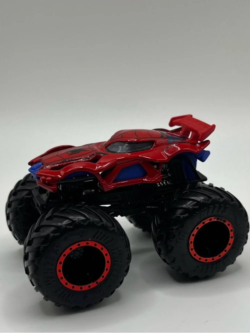 Hot Wheels Monster Trucks Marvel Spider-Man Red Diecast